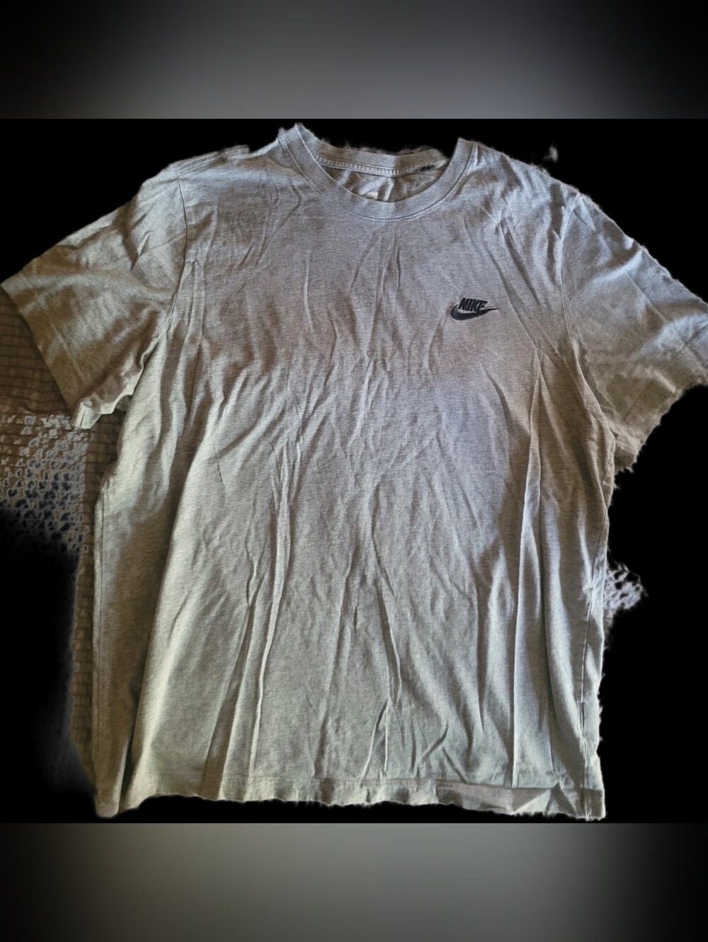 Nike Men’s Light Gray Short Sleeve Tee with Small Black Logo Size Xl
